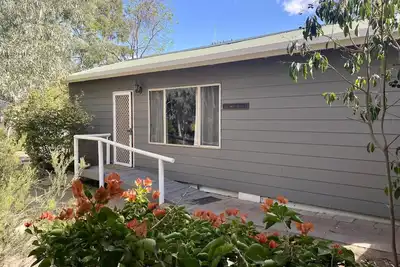 Image de Bungalow - Self Contained, Two Bedroom Bungalow with 1 Queen, 1 Double/Single Bunk Bed & 1 Single, Private Backyard
