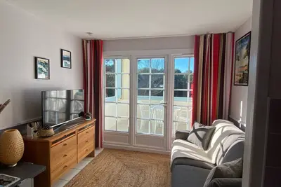 Image de Appartement classé trois étoiles, exposé sud sud ouest : vue golf et forêt