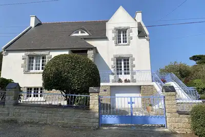 Image de Villa spacieuse style breton vue sur mer ( 5mn) dans le parc naturel d'Armorique