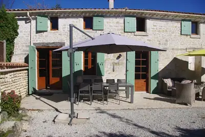 Image de Maison Charentaise typique avec piscine, Saint-Savinien