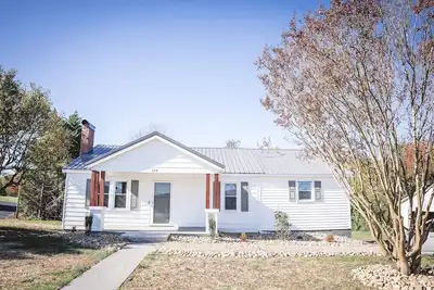 Image de Modern Cottage : Near Hospitals and Brewery!