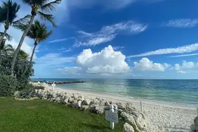 Image de Sandy Beach Just Steps Away - oceanfront condo in Key Colony Beach / Marathon