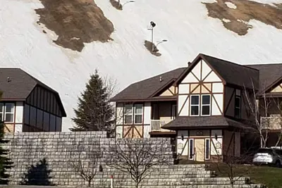 Image de Hit the Slopes at Boyne Mountain - Cozy Luxury Villa
