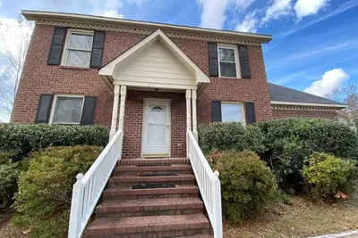 Image de ⁂Your Cozy Home-Minutes to Base, 15min to Downtown ⁂