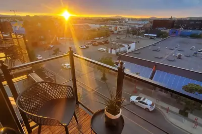 Image de Top Floor with free secure parking dt Victoria! Business license number 00040772