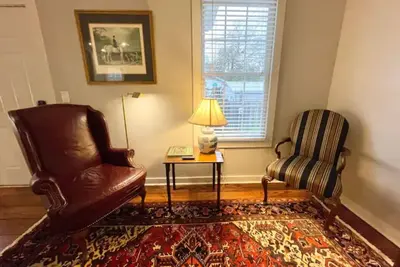 Image de Historic King Bed Cottage, Pvt Parking, Pvt Patio, Flexible Cancellations