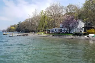 Image de Rustic-chic cottage with fantastic lake access, 15 minutes to Ithaca