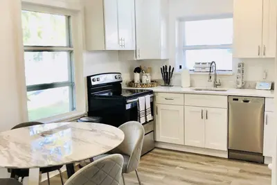 Image de Swinton Cottage by Delray Beach w/ free parking Unit A