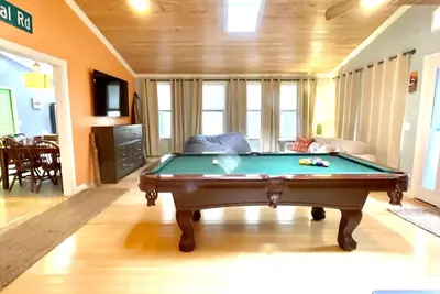 Image de Full Home with hot tub! Enjoy your stay at The Salty Dog!