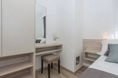 Image de Appartement de deux chambres avec la terrasse Makarska (A-19134-a)