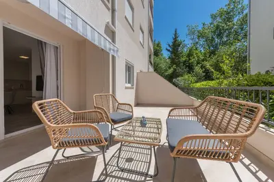 Image de Appartement d'une chambre avec la terrasse Makarska (A-19134-d)