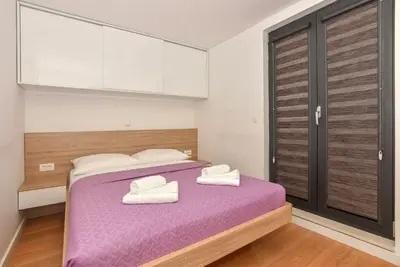 Image de Appartement de deux chambres avec air conditionné Makarska (A-19145-f)