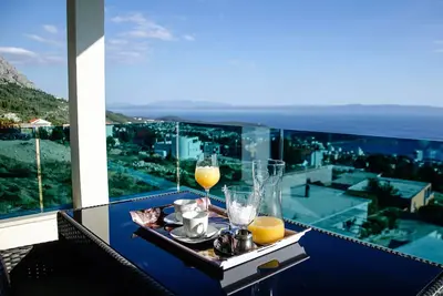 Image de Appartement de deux chambres avec la terrasse et la vue sur le mer Makarska (A-19147-d)