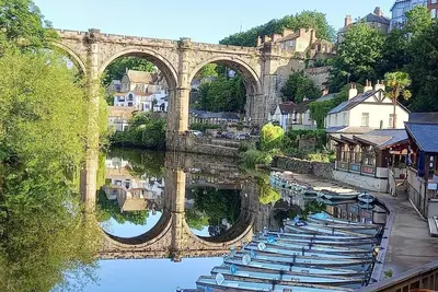 Image de A beautiful 17th century cottage in the heart of historic Knaresborough