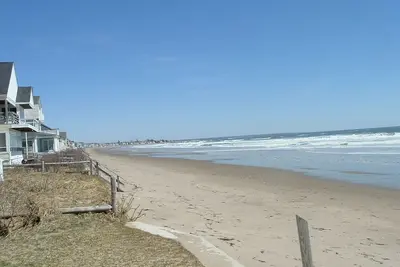Image de Tiny home steps from the beach.