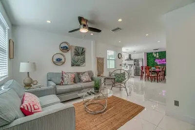 Image de Casa Stellata near Downtown & Bay ~ Backyard ~ Pkg