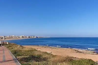 Image de Beautiful Apartment 5 mins from the beach
