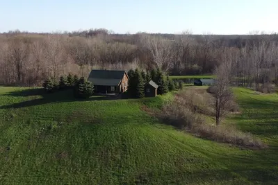 Image de Countryside Cabin on 40 Private Acres Along Johnson Creek