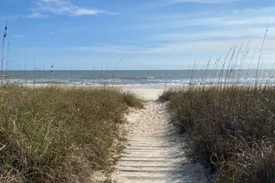 Image de New to Vrbo, Newly updated, Beachfront Condo