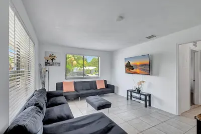 Image de Spacious and Bright 2bed, washer/dryer, back yard
