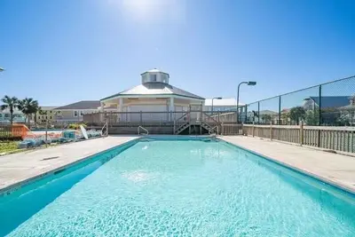 Image de Beach within Reach, Outdoor Pool, Ask for 20% Off