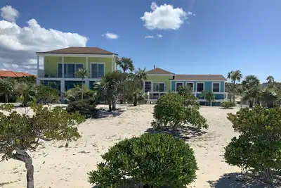 Image de 1 Mile From Some Of The Best Fishing In The Bahamas! Beachfront -Sleeps 8