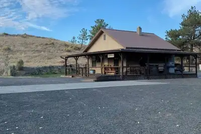 Image de Rustic Cowboy Bunkhouse đź¤