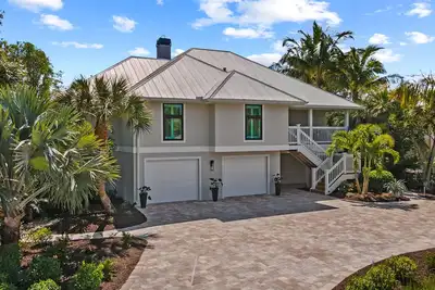 Image de Luxury Home with Pool / Spa and Private Beach Access