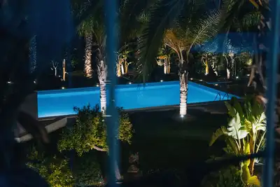 Image de Suite with Spa in villa with pool