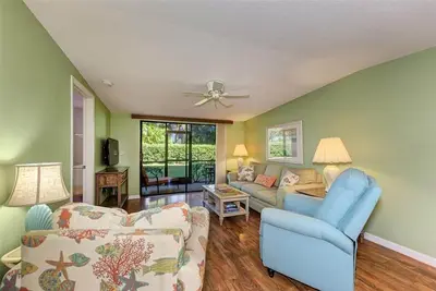 Image de Lovely condo minutes from the beach!