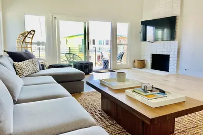 Image de Brand New stylish duplex by the beach