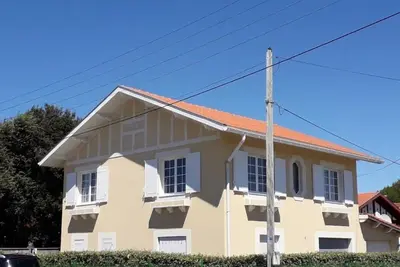 Image de 033 - Premier étage d'une villa proche du centre ville
