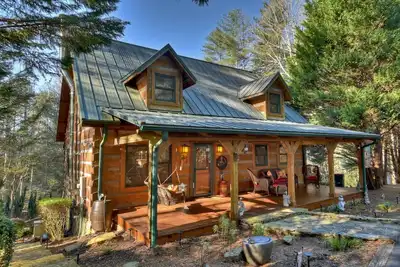 Image de 4-bedroom cabin close to Chattahoochee National Forest. Hot Tub & Kids Zip Line.