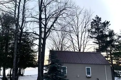 Image de Lake Front Cabin Located On Muskallonge Lake