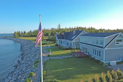 Image de Grand Maine Oceanfront Estate - Unforgettable Summer w/2 homes sitting on beach