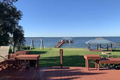 Image de Lake Front Floridian Oasis