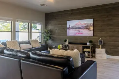 Image de Perfect location in Peoria for large families or group of friends
