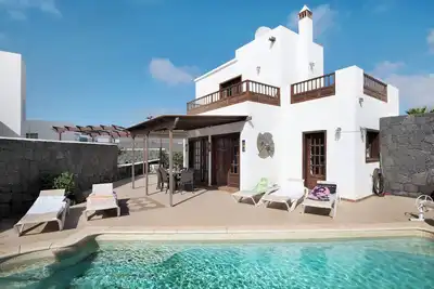 Image de Villa Serendipity avec vue sur la montagne, piscine chauffée privée et Wi-Fi.