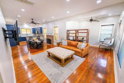 Image de Downtown 3 bed newly renovated with amenities.