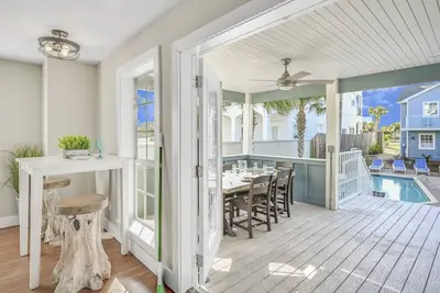 Image de 7 Br, Gulf Views, Across From Beach, Movie Theater, Pool/Spa, Discount Golf Cart
