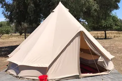 Image de Glamping Tent in a farm with lots of pets