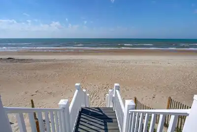 Image de Relax! Oceanfront Home | Pool | Hot Tub | Elevator