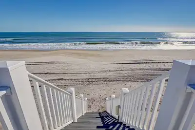 Image de Renew! Oceanfront Home | Pool | Hot Tub | Elevator