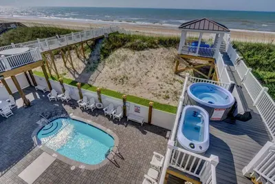Image de Restore! Oceanfront Home | Pool | Hot Tub | Elevator
