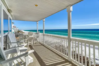 Image de Renovated Gulf front corner unit w/panoramic views | Beach access w/free setup