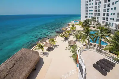 Image de Ocean Views at Peninsula Grand 1a