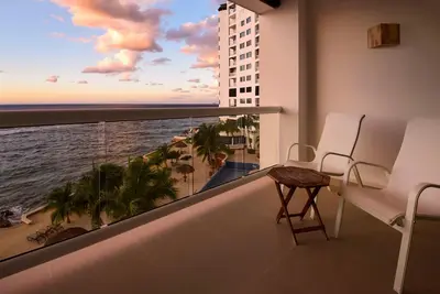 Image de Lux Ocean View at Peninsula Grand 3a