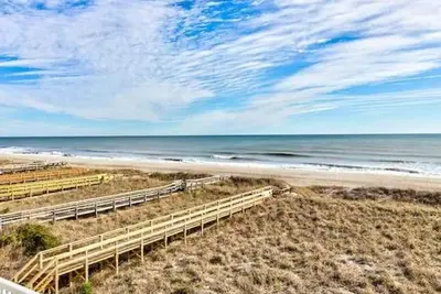 Image de The Perfect Luxury Ocean Front Condo Vacation, Private Parking & Beach Access