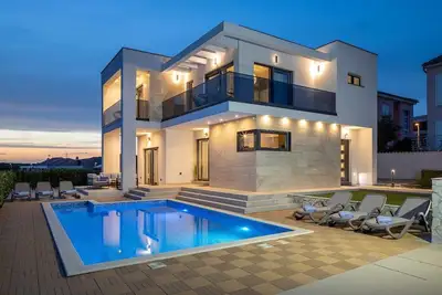 Image de Maison de vacances Vodice pour 1 - 8 personnes avec 3 chambres à coucher - Maison de vacances