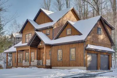 Image de 'The Fox House' Luxe Lincoln Home w/ Hot Tub